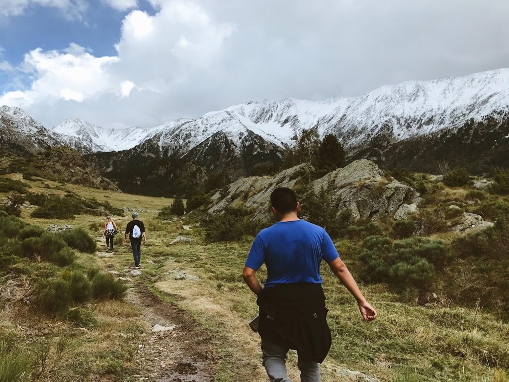 Dos Maneras Para Hacer el Senderismo en Los Pirineos